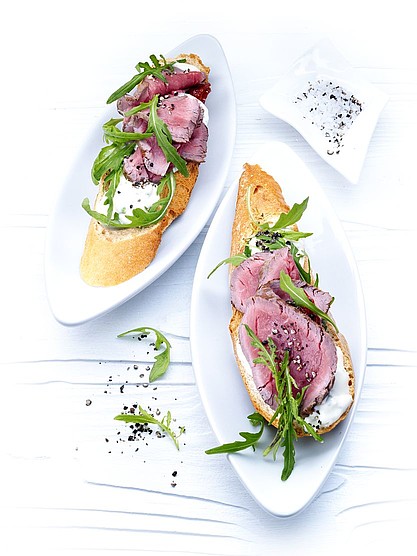 rinderfilet-auf-brot